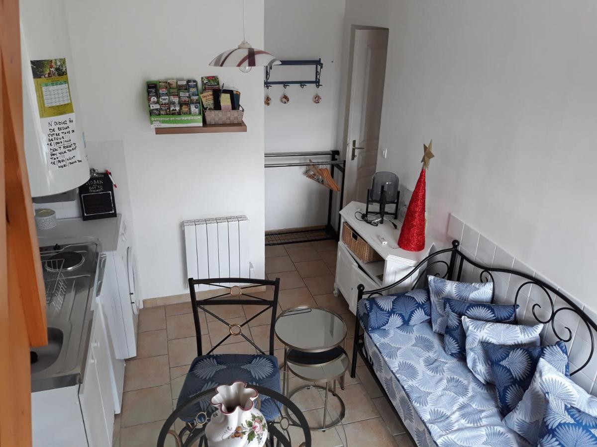 Chambres D'Hotes Elvire Et Laurent Barbey Sainte-Marie-du-Mont  Εξωτερικό φωτογραφία